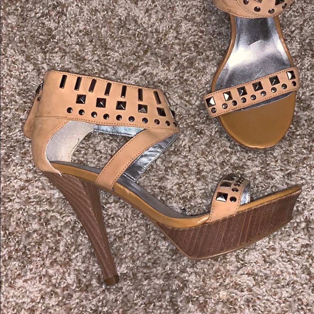 High heels - Picture 2 of 2